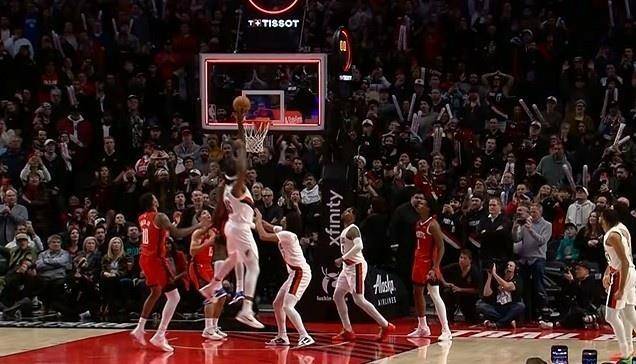 爱游戏-关于关键时刻波特兰开拓者造点机会——荷甲节点到来，更衣室稳定，更衣室氛围转暖的信息