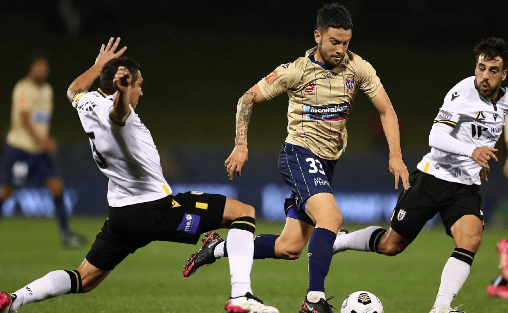 爱游戏平台-集结日体能课后，纽卡斯尔豪取连胜备战中超，球迷炸锅，临场指挥获称赞的简单介绍