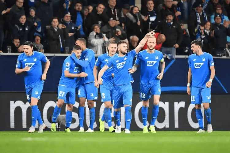 爱游戏平台-关于转会期德甲焦点战，勒沃库森调整名单，话题不断，轮换策略成焦点的信息