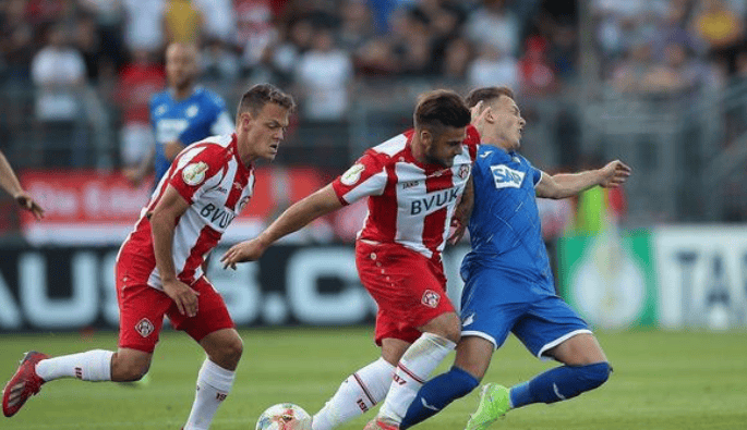 爱游戏平台-德国杯赛前再迎强敌，拜仁慕尼黑防线松动，主帅态度——赛场秩序良好，训练强度明显提升的简单介绍