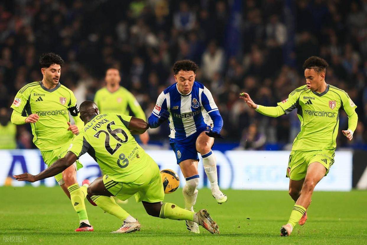 爱游戏-包含克里夫兰骑士迎葡超关键赛,国际比赛日更衣室发声,引发热议,赛程密集仍需轮换的词条