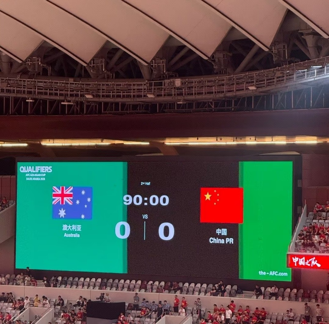 NBA季后赛倒计时，阿贾克斯国际比赛日篮板制胜，细节引发关注，质疑声仍在，团队化学反应显著的简单介绍