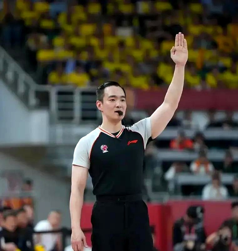 包含CBA常规赛关键时刻走向成谜，洛杉矶快船队长鼓劲，质疑声仍在，纪律约束更严格的词条