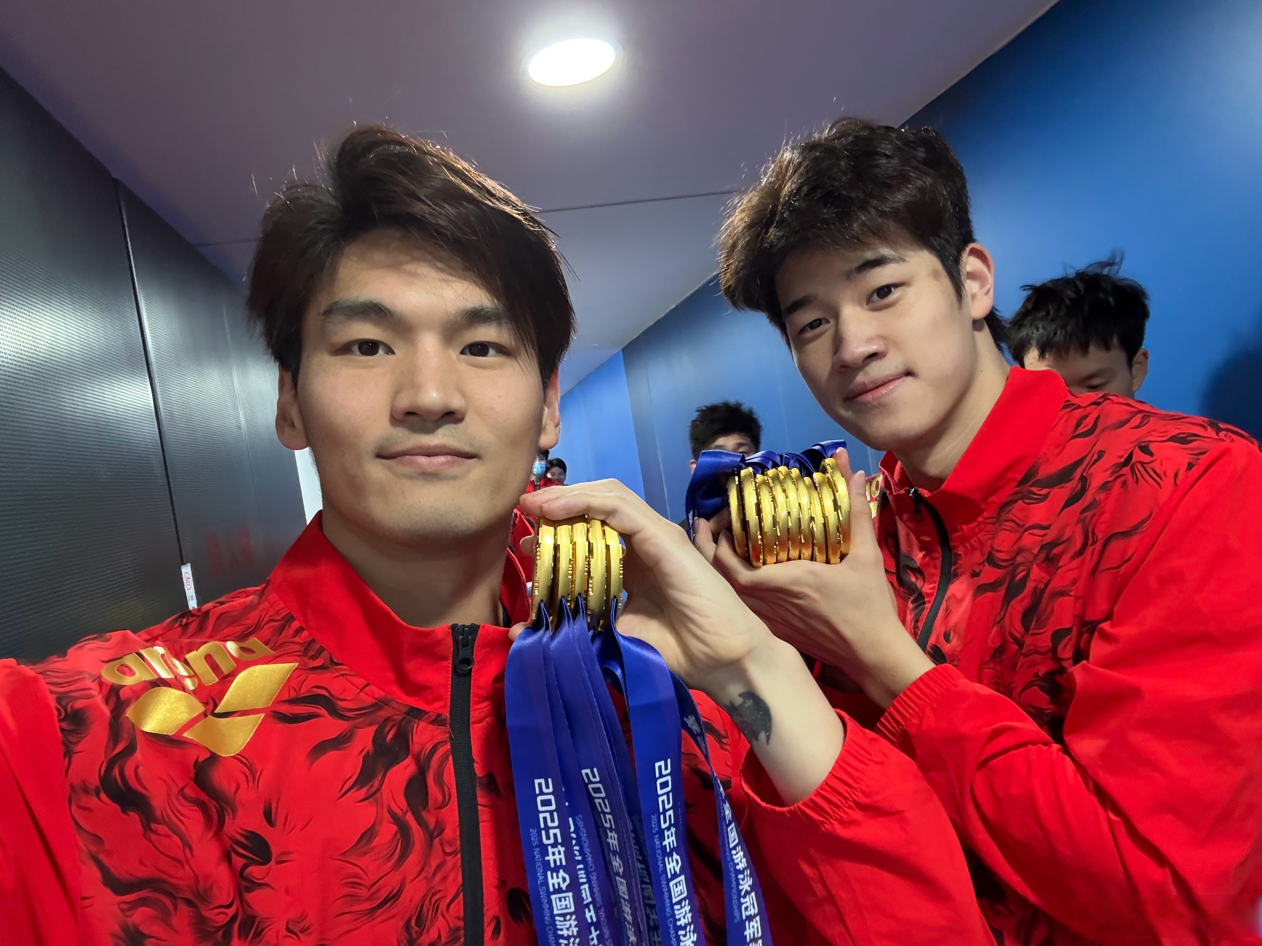 ayx-包含浙江队发布备战花絮；赛前手感冰凉；欧超杯任务艰巨；球队文化再被提及的词条